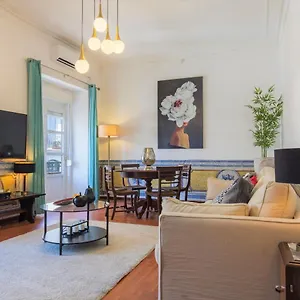 2-bedroom-carmo-wonder.hotels-lisbon-portugal.com/